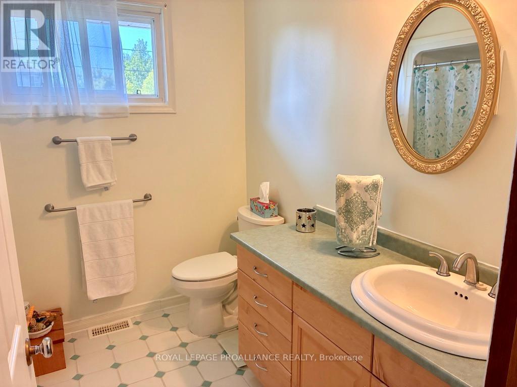 211 Prinyers Cove Crescent, Prince Edward County, Ontario  K0K 2T0 - Photo 30 - X12395062