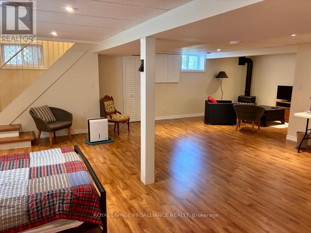 211 Prinyers Cove Crescent, Prince Edward County, Ontario  K0K 2T0 - Photo 33 - X12395062