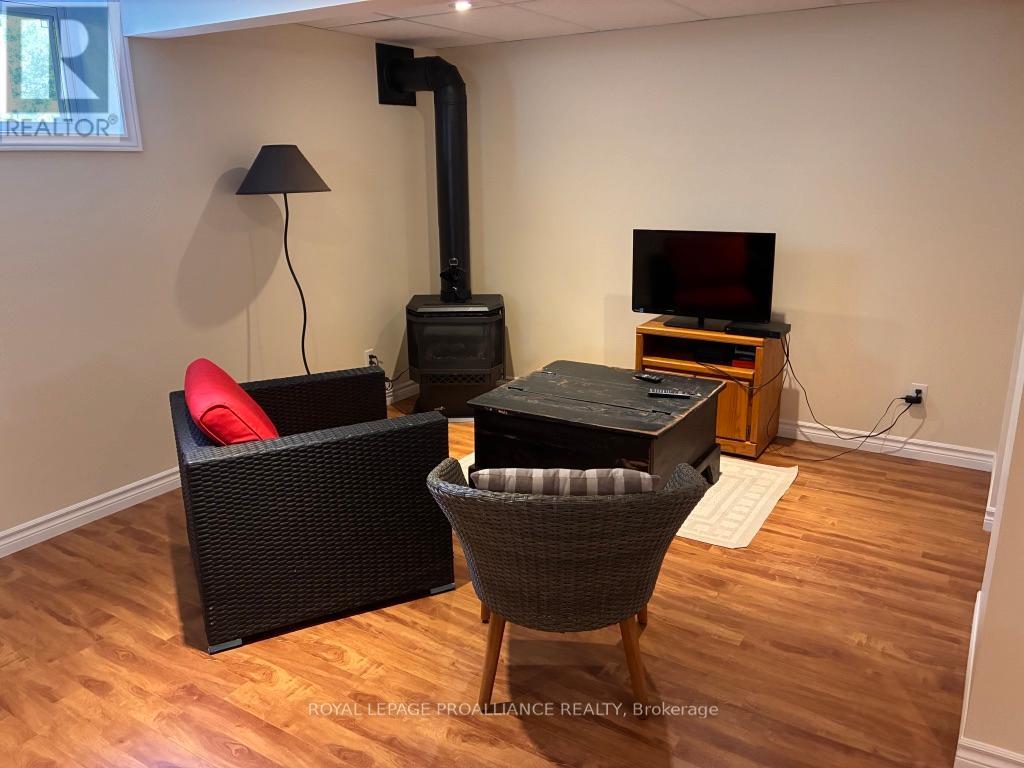 211 Prinyers Cove Crescent, Prince Edward County, Ontario  K0K 2T0 - Photo 34 - X12395062
