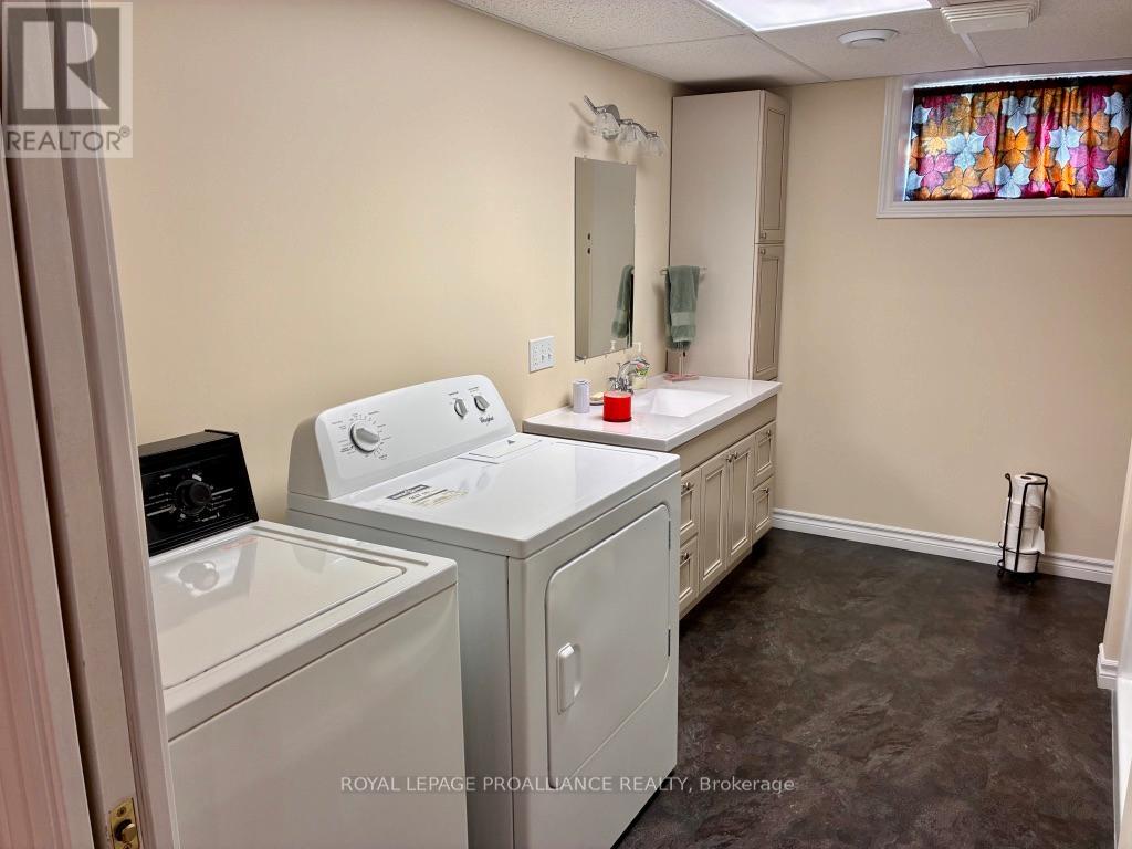 211 Prinyers Cove Crescent, Prince Edward County, Ontario  K0K 2T0 - Photo 37 - X12395062