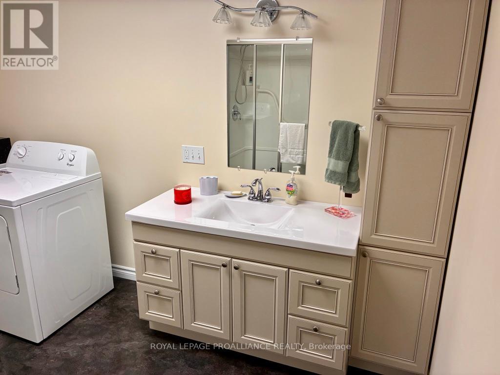 211 Prinyers Cove Crescent, Prince Edward County, Ontario  K0K 2T0 - Photo 39 - X12395062