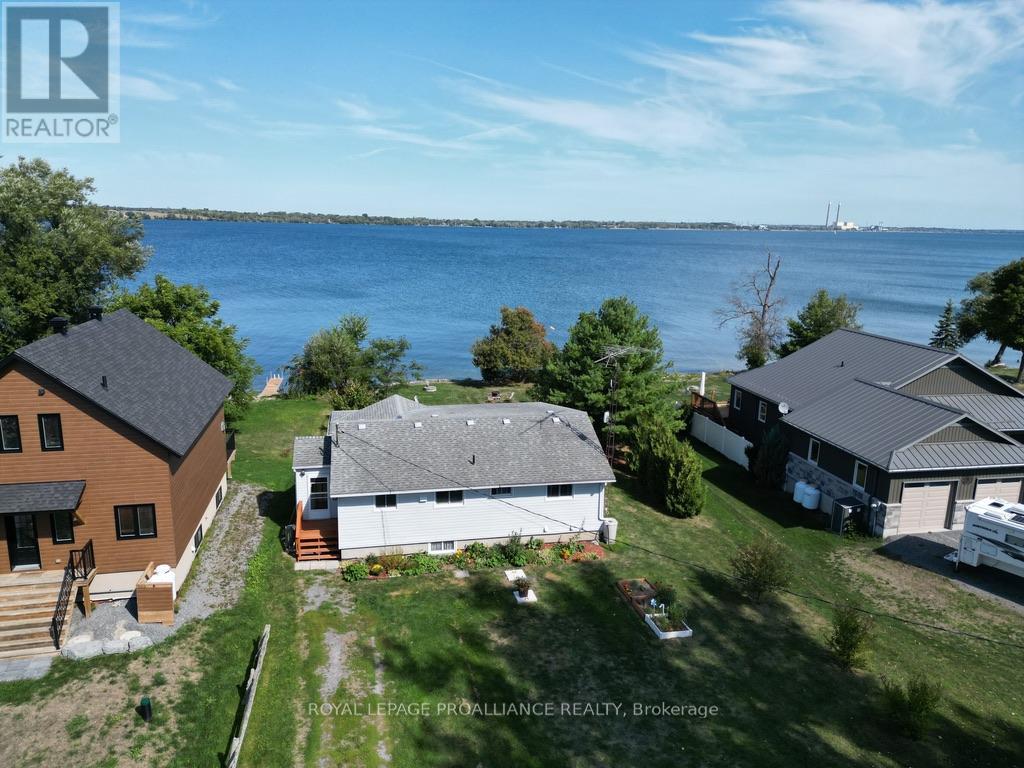 211 Prinyers Cove Crescent, Prince Edward County, Ontario  K0K 2T0 - Photo 9 - X12395062