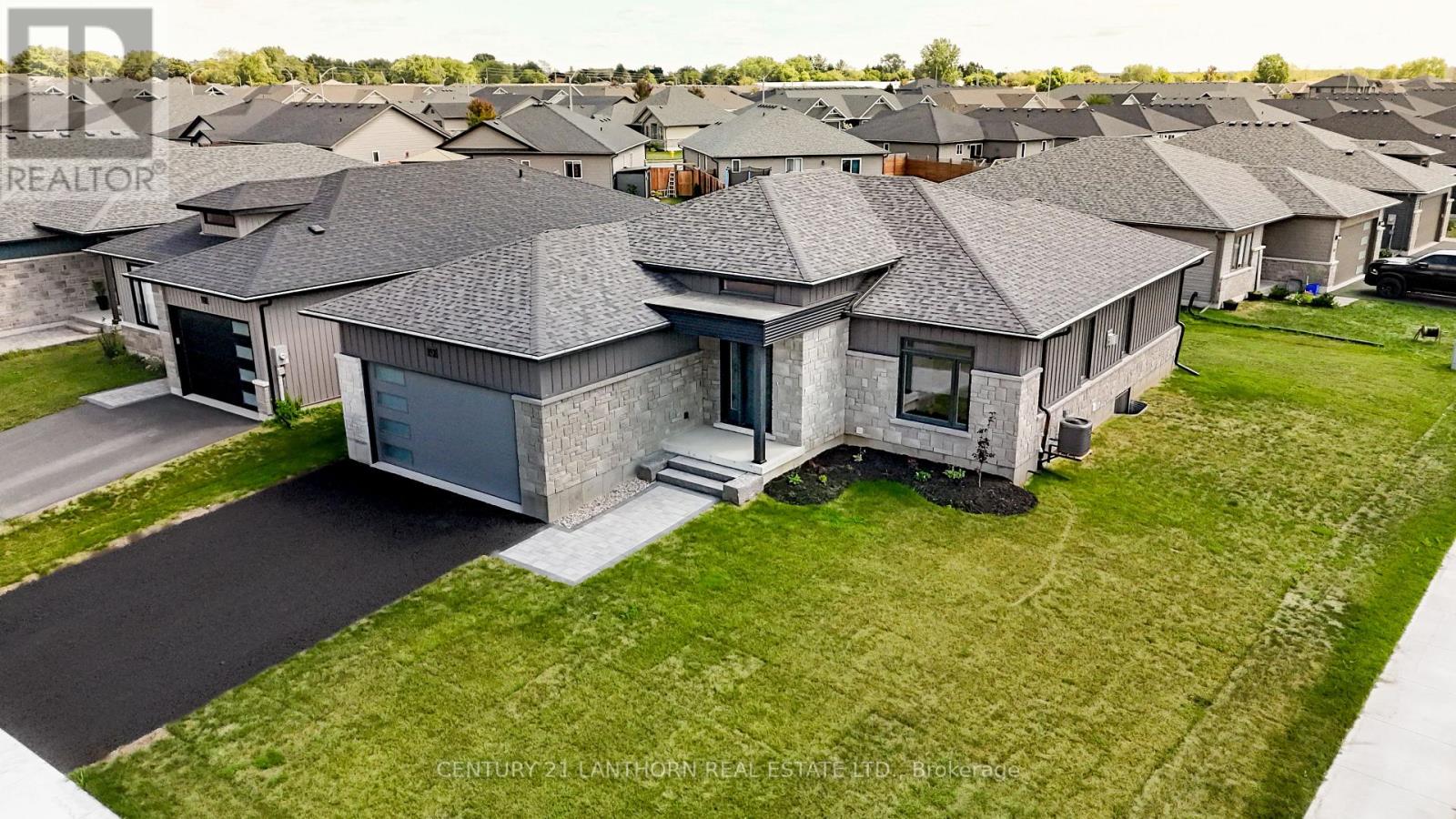 60 HASTINGS PARK DRIVE, Belleville, Ontario