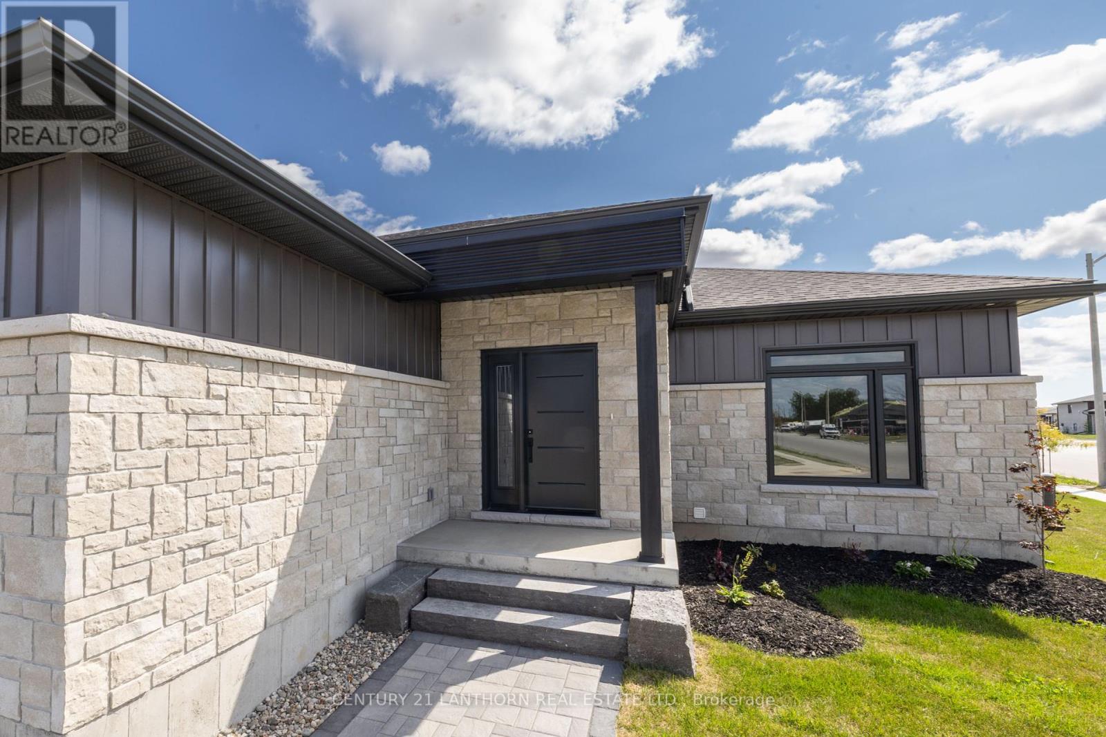60 Hastings Park Drive, Belleville, Ontario  K8P 0H7 - Photo 3 - X12396269