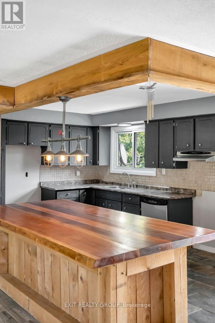 280 Massassauga Road, Prince Edward County, Ontario  K8N 4Z7 - Photo 19 - X12396386