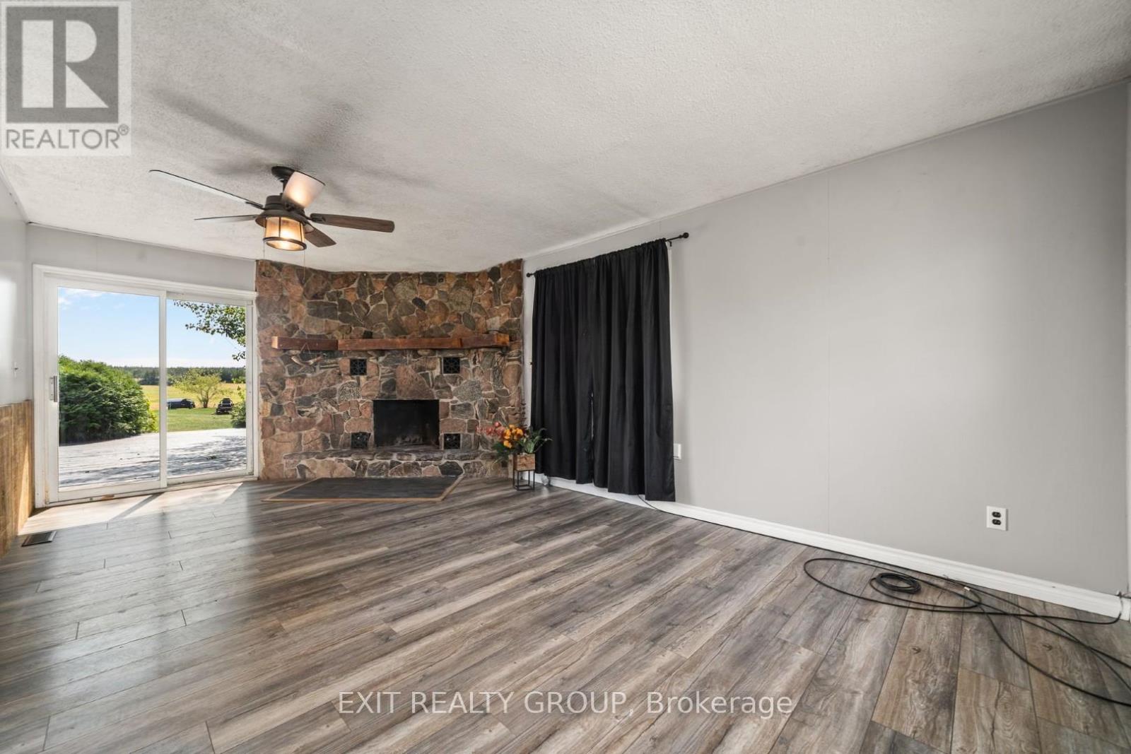 280 Massassauga Road, Prince Edward County, Ontario  K8N 4Z7 - Photo 8 - X12396386