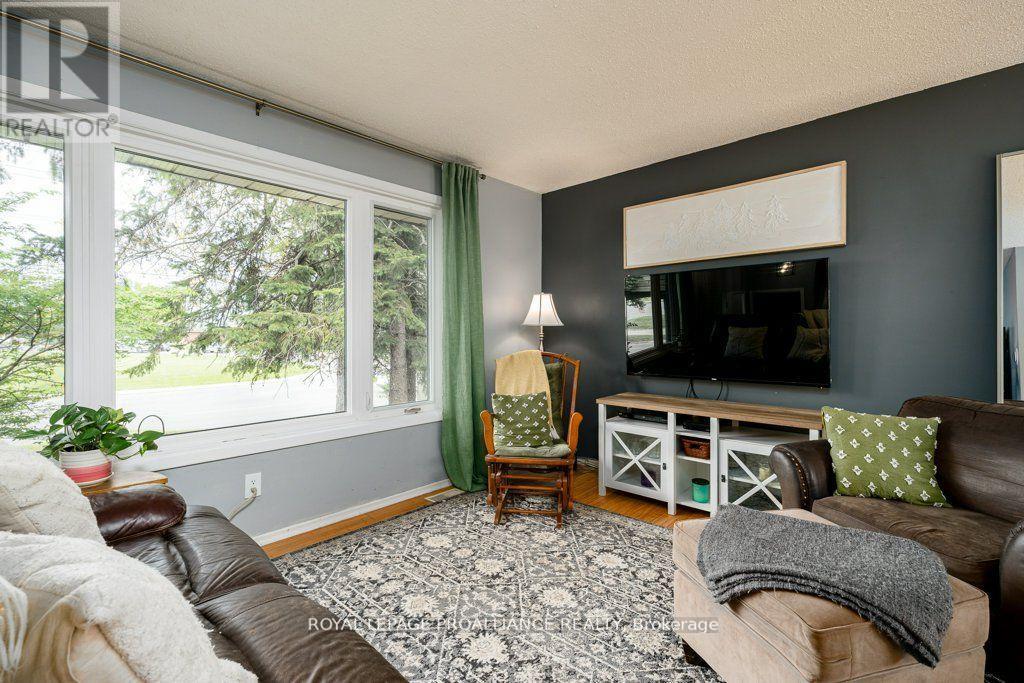 44 Sidney Street, Belleville, Ontario  K8P 3Y8 - Photo 13 - X12396507