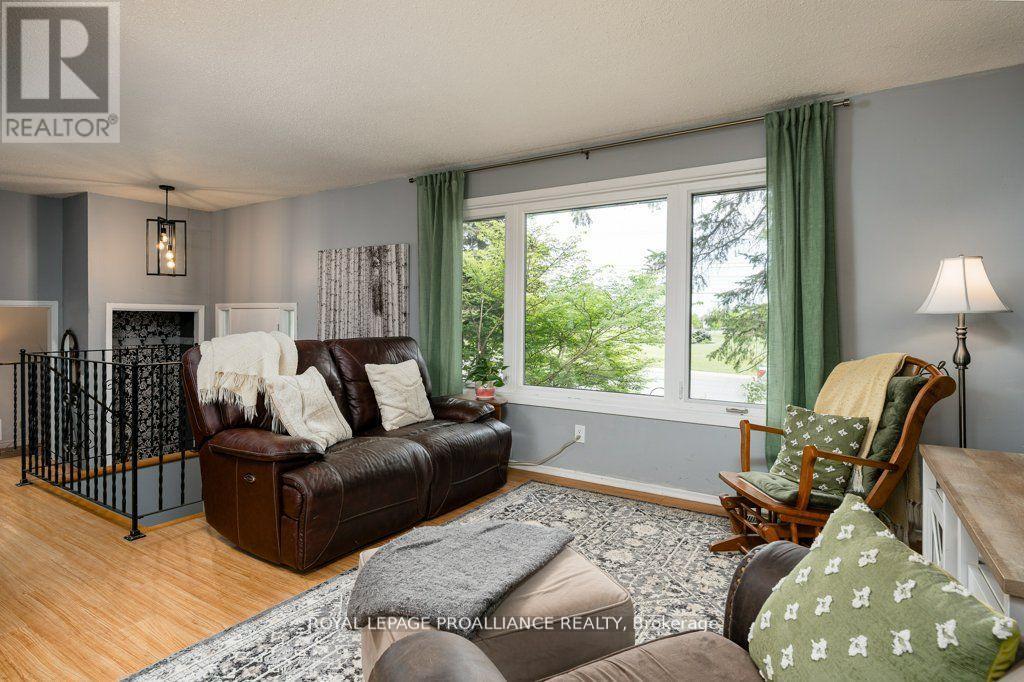 44 Sidney Street, Belleville, Ontario  K8P 3Y8 - Photo 14 - X12396507