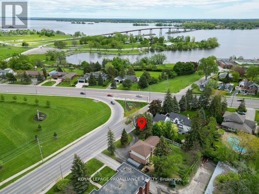 44 Sidney Street, Belleville, Ontario  K8P 3Y8 - Photo 2 - X12396507
