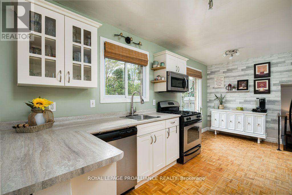 44 Sidney Street, Belleville, Ontario  K8P 3Y8 - Photo 8 - X12396507