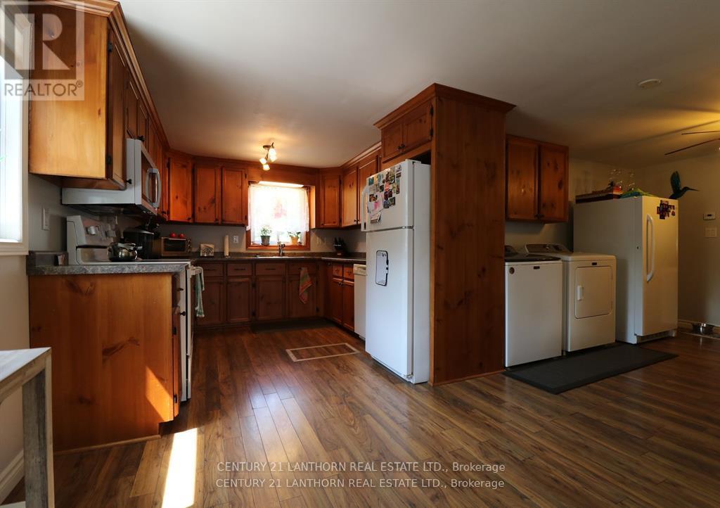 13 St Philip Street, Prince Edward County, Ontario  K0K 2P0 - Photo 5 - X12396872