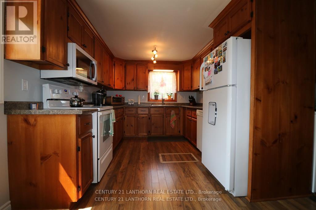 13 St Philip Street, Prince Edward County, Ontario  K0K 2P0 - Photo 6 - X12396872