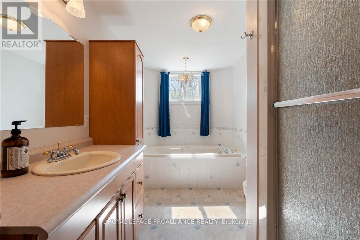 685 County Road 28, Prince Edward County, Ontario  K8N 4Z7 - Photo 33 - X12397231