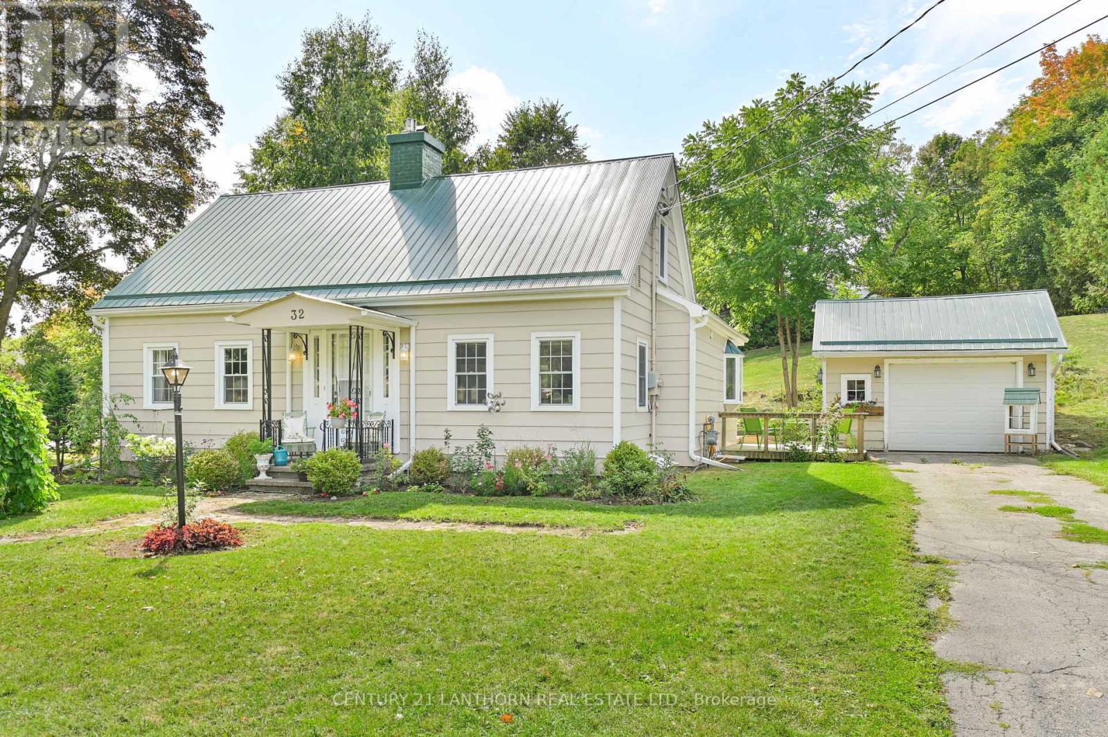 32 DAVIDSON STREET, Centre Hastings, Ontario