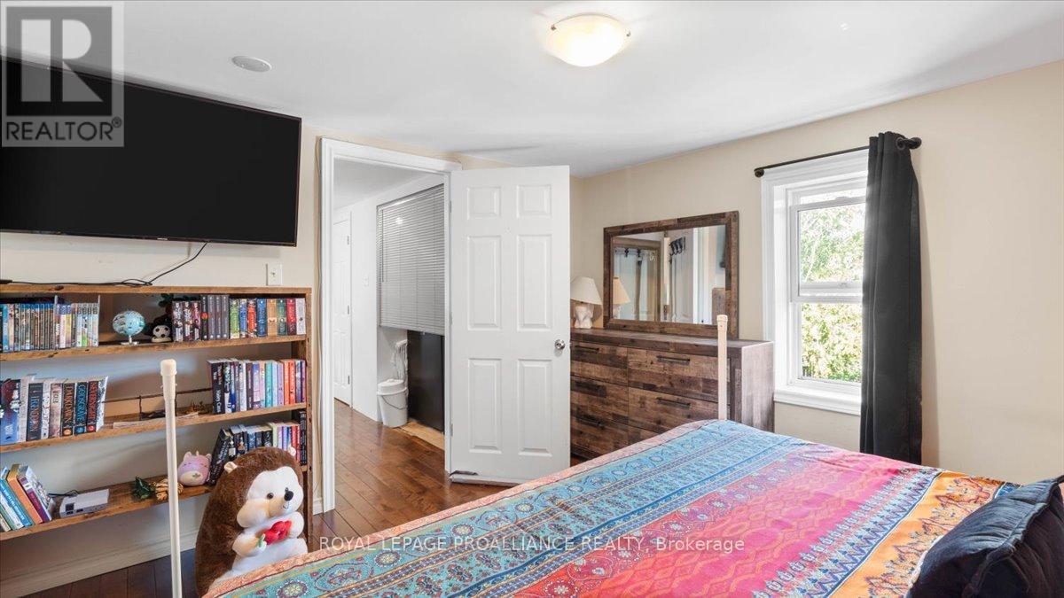 12 Scott Avenue, Quinte West, Ontario  K0K 2C0 - Photo 11 - X12398199
