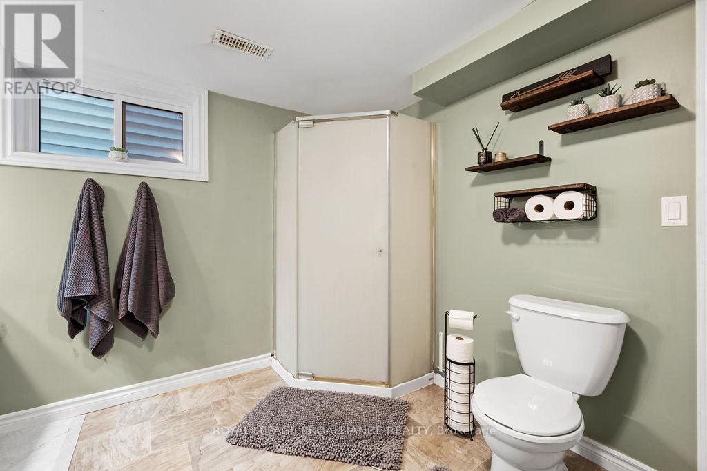 18 Reynolds Crescent, Belleville, Ontario  K8P 2W7 - Photo 35 - X12398374