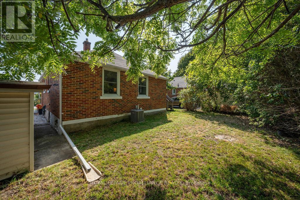18 Reynolds Crescent, Belleville, Ontario  K8P 2W7 - Photo 39 - X12398374