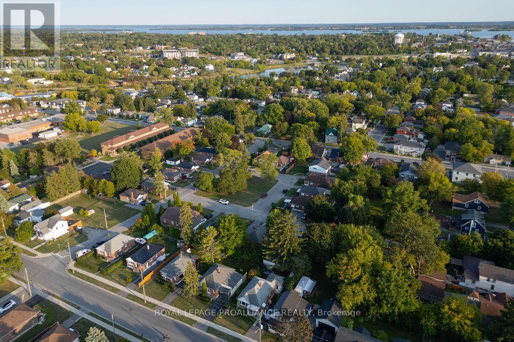 18 Reynolds Crescent, Belleville, Ontario  K8P 2W7 - Photo 5 - X12398374