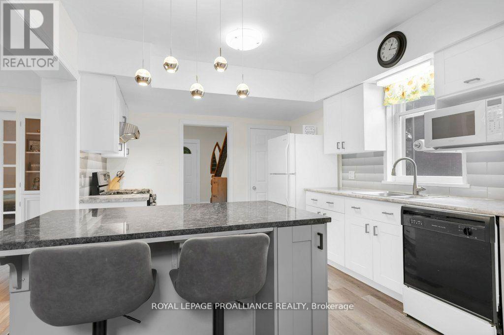 306 Bleecker Avenue, Belleville, Ontario  K8N 3V4 - Photo 10 - X12399442