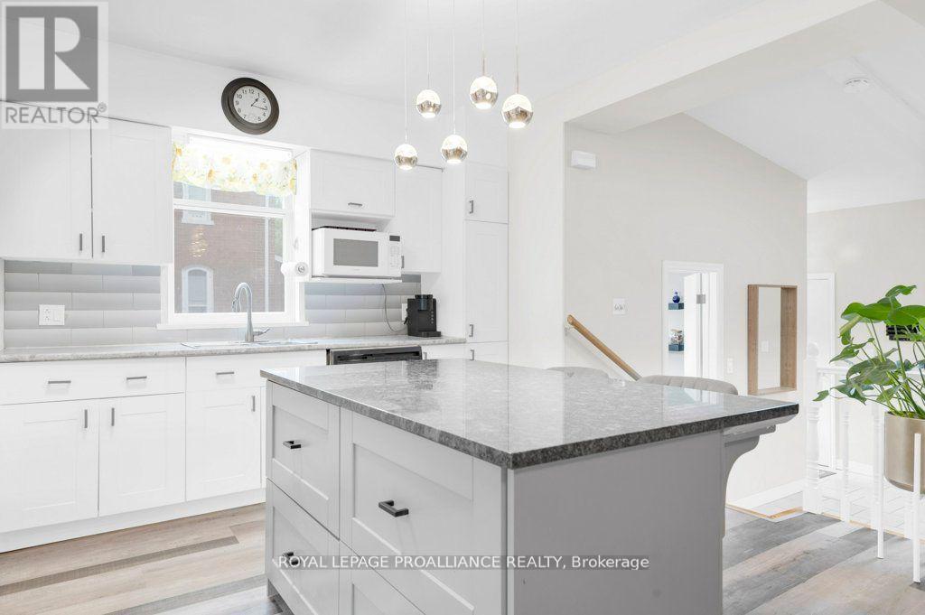 306 Bleecker Avenue, Belleville, Ontario  K8N 3V4 - Photo 11 - X12399442