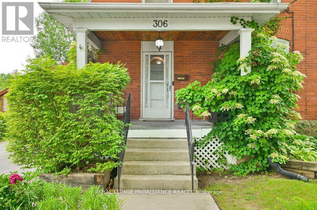 306 Bleecker Avenue, Belleville, Ontario  K8N 3V4 - Photo 4 - X12399442