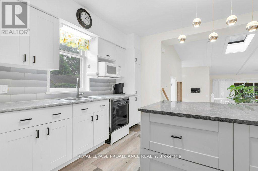 306 Bleecker Avenue, Belleville, Ontario  K8N 3V4 - Photo 8 - X12399442