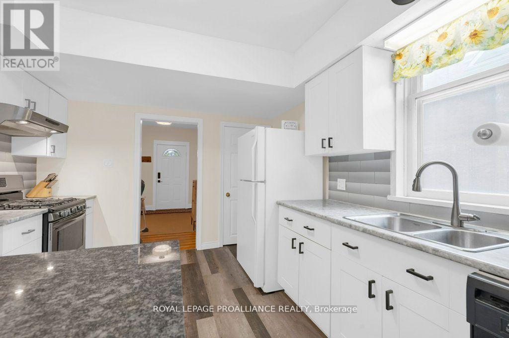 306 Bleecker Avenue, Belleville, Ontario  K8N 3V4 - Photo 9 - X12399442