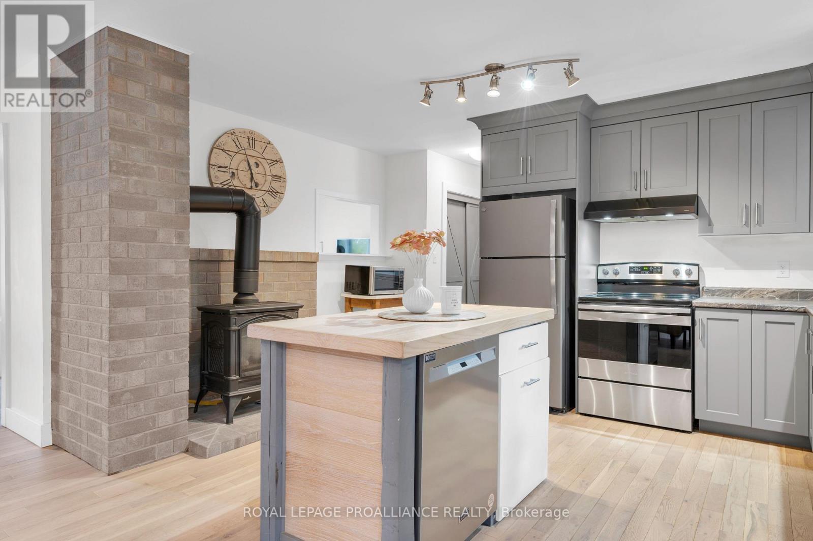 538 Metcalf Street, Tweed, Ontario  K0K 3J0 - Photo 13 - X12400252