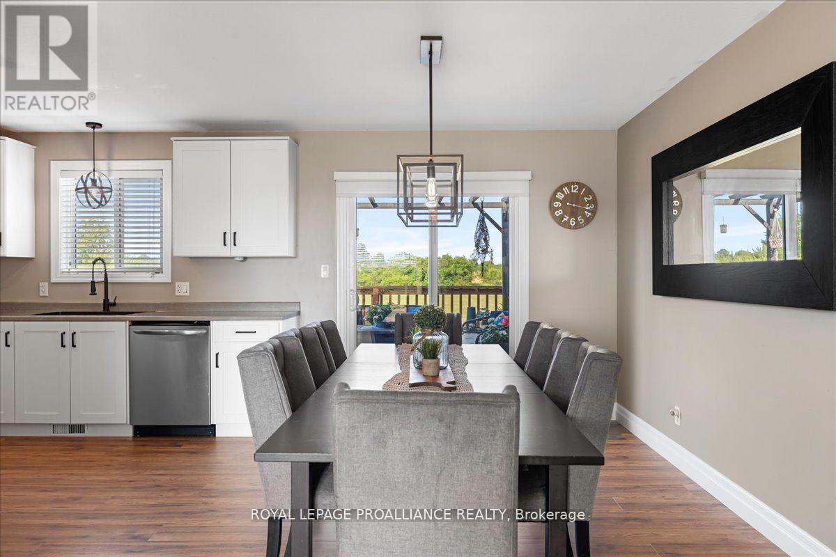 20846 Loyalist Parkway, Prince Edward County, Ontario  K0K 1T0 - Photo 10 - X12400343