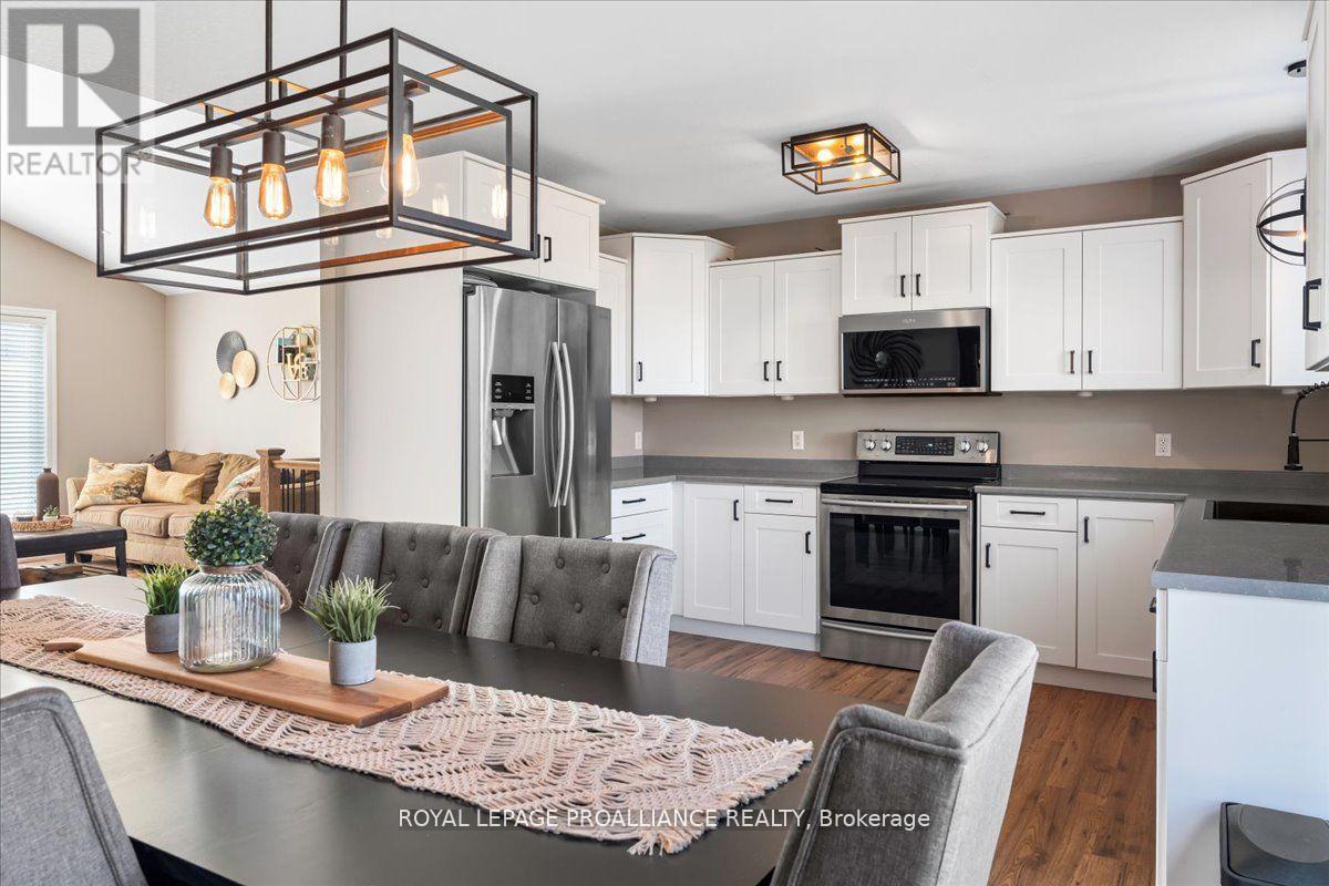 20846 Loyalist Parkway, Prince Edward County, Ontario  K0K 1T0 - Photo 12 - X12400343