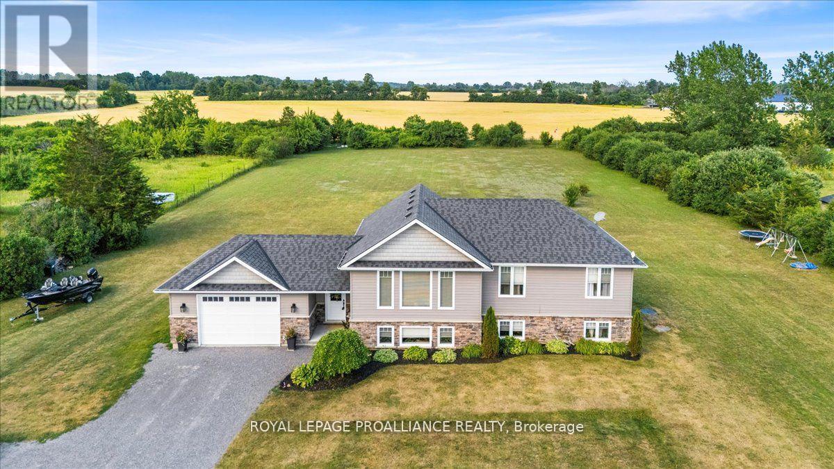 20846 Loyalist Parkway, Prince Edward County, Ontario  K0K 1T0 - Photo 2 - X12400343