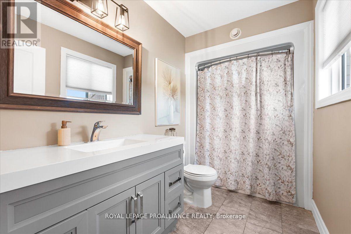 20846 Loyalist Parkway, Prince Edward County, Ontario  K0K 1T0 - Photo 24 - X12400343