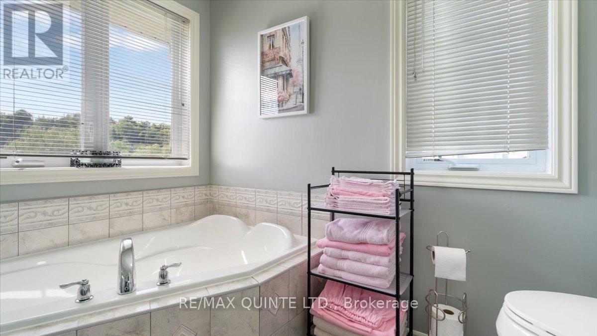 39 Deerfield Court, Prince Edward County, Ontario  K8N 4Z1 - Photo 32 - X12400492