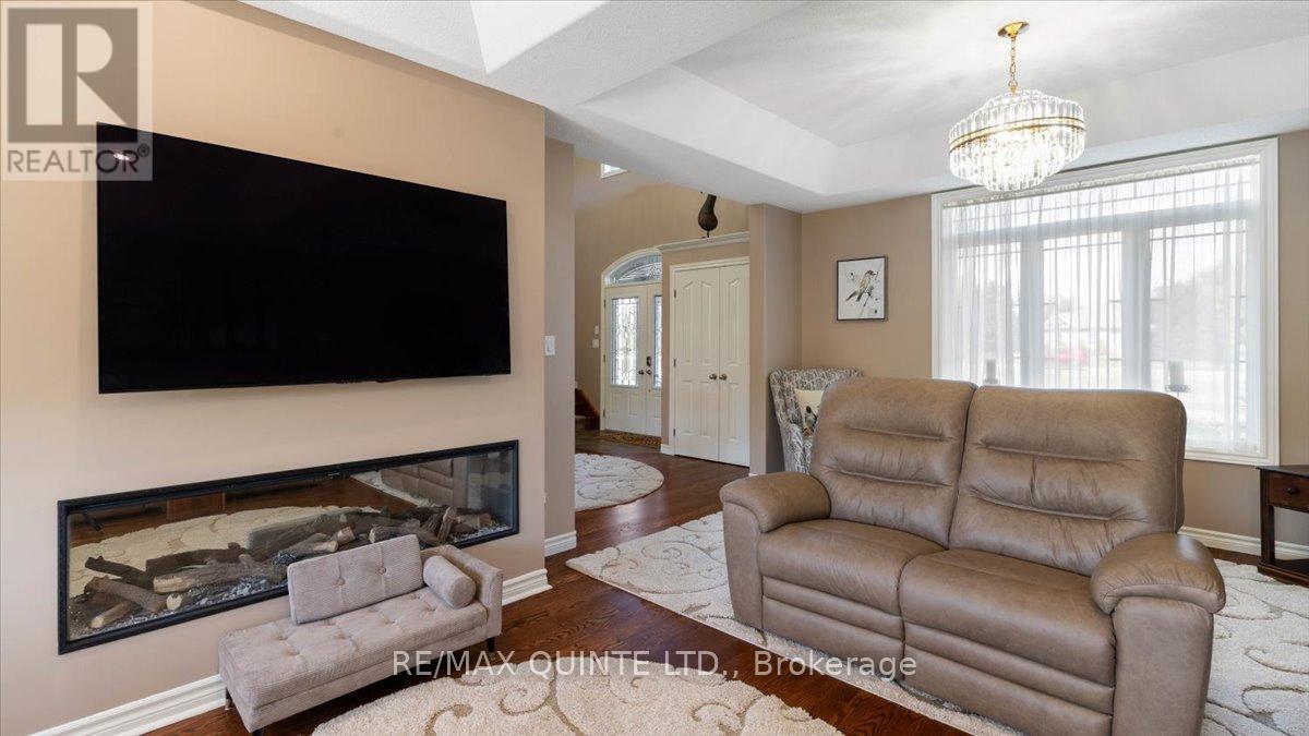 39 Deerfield Court, Prince Edward County, Ontario  K8N 4Z1 - Photo 8 - X12400492