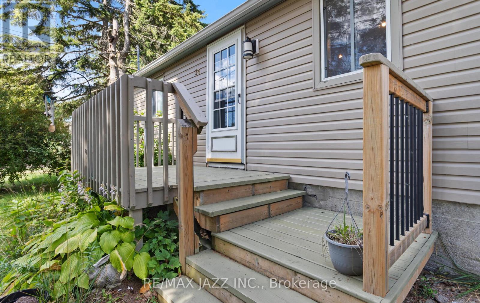 34 Fawcette Avenue E, Prince Edward County, Ontario  K0K 2T0 - Photo 4 - X12402139