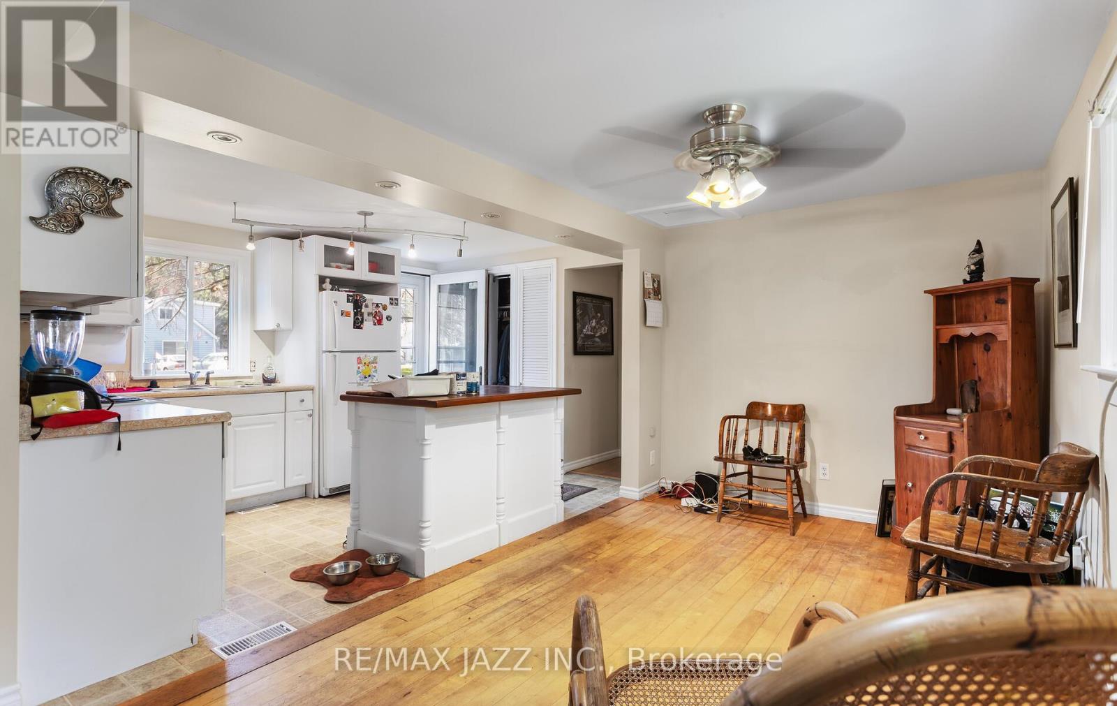 34 Fawcette Avenue E, Prince Edward County, Ontario  K0K 2T0 - Photo 8 - X12402139