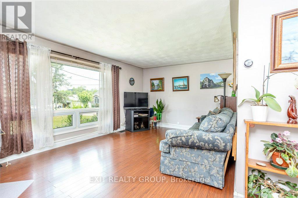 12 Nelson Street, Quinte West, Ontario  K0K 1E0 - Photo 7 - X12407248