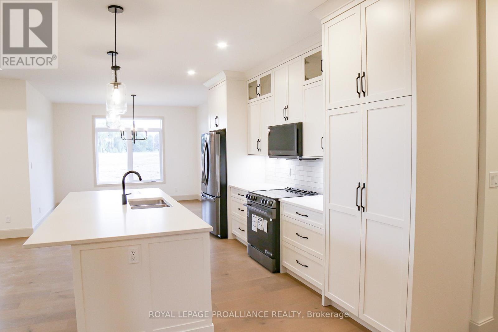 152 Sienna Avenue, Belleville, Ontario  K8P 0J6 - Photo 9 - X12407498