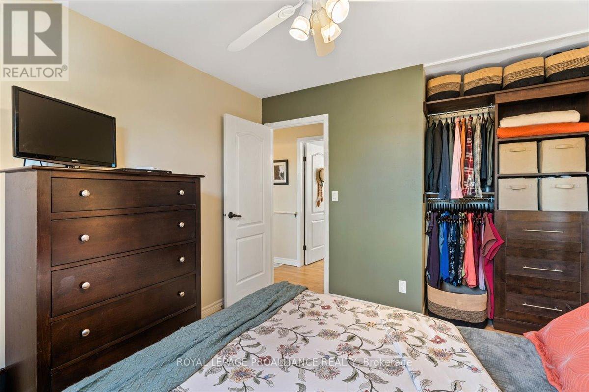 16 Centre Court, Quinte West, Ontario  K0K 2C0 - Photo 19 - X12409602