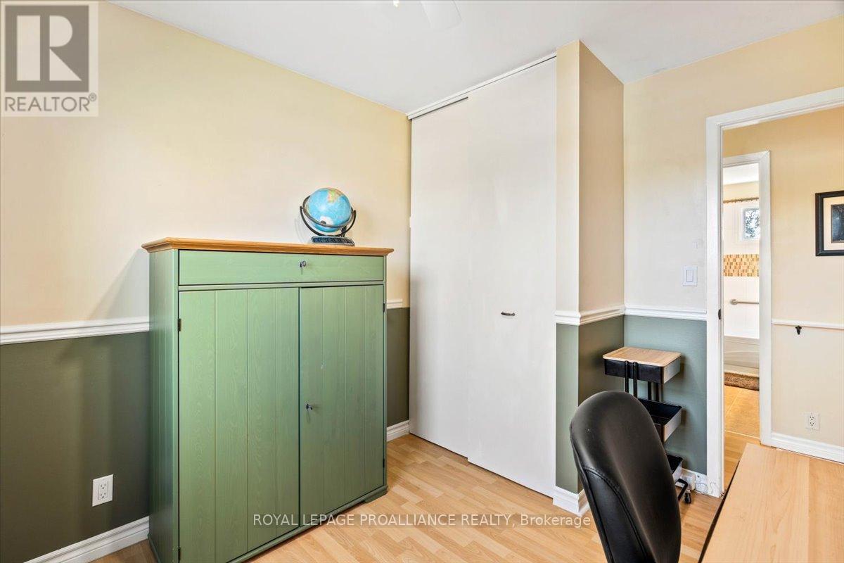16 Centre Court, Quinte West, Ontario  K0K 2C0 - Photo 21 - X12409602
