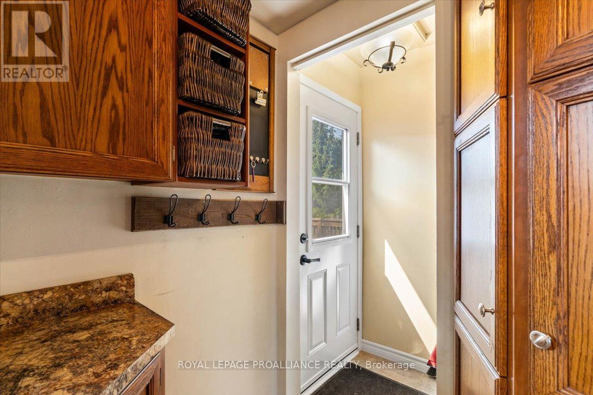 16 Centre Court, Quinte West, Ontario  K0K 2C0 - Photo 25 - X12409602