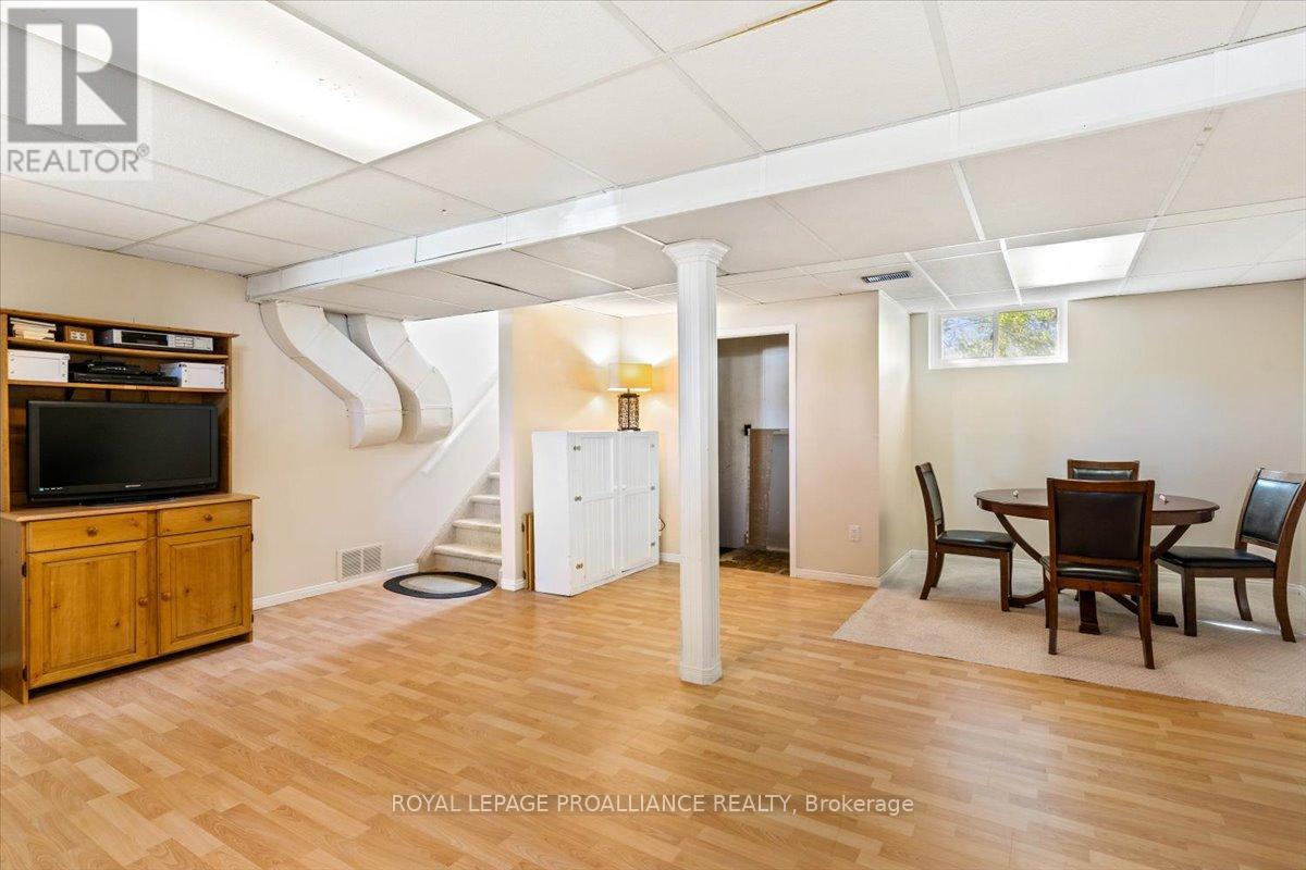 16 Centre Court, Quinte West, Ontario  K0K 2C0 - Photo 27 - X12409602