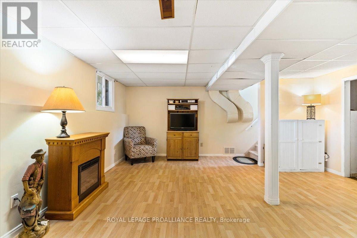 16 Centre Court, Quinte West, Ontario  K0K 2C0 - Photo 29 - X12409602