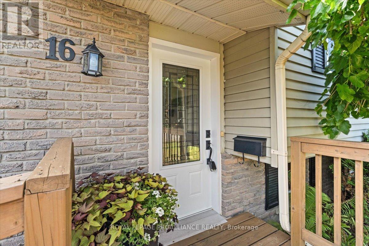 16 Centre Court, Quinte West, Ontario  K0K 2C0 - Photo 3 - X12409602