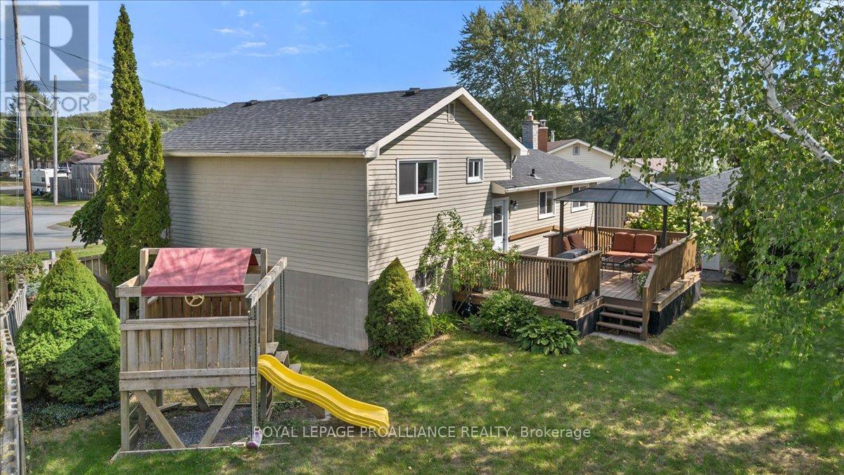 16 Centre Court, Quinte West, Ontario  K0K 2C0 - Photo 39 - X12409602