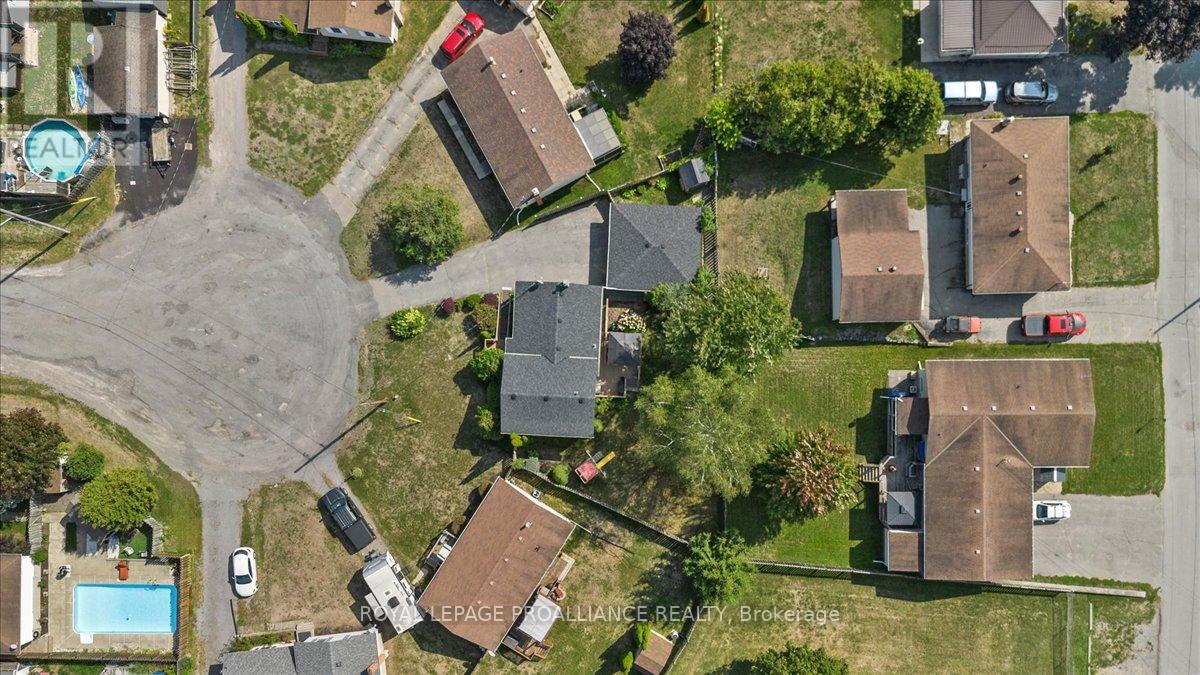 16 Centre Court, Quinte West, Ontario  K0K 2C0 - Photo 41 - X12409602