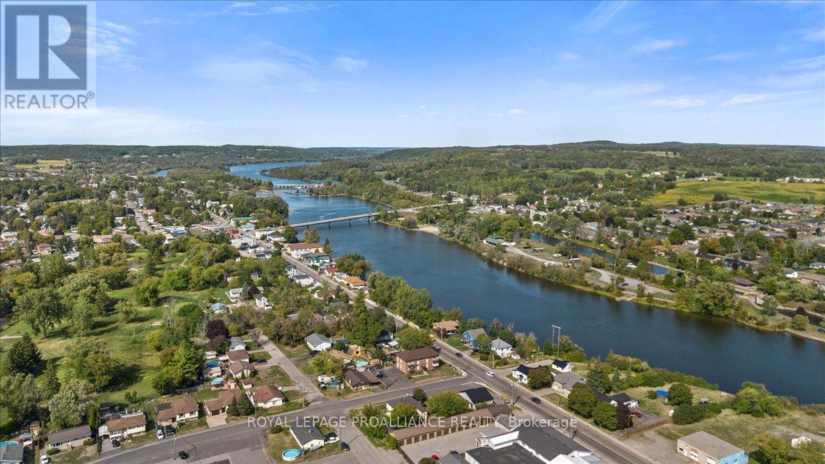 16 Centre Court, Quinte West, Ontario  K0K 2C0 - Photo 44 - X12409602