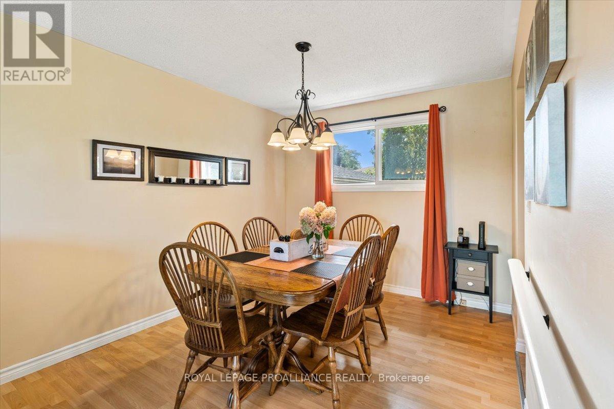 16 Centre Court, Quinte West, Ontario  K0K 2C0 - Photo 8 - X12409602