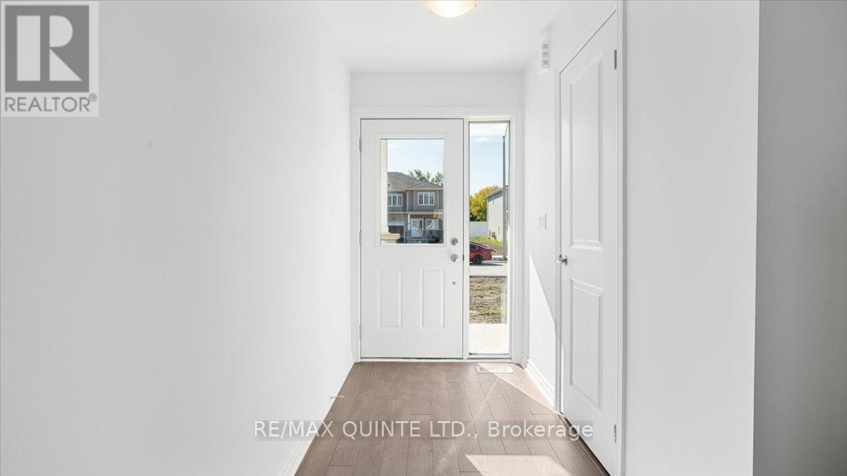 53 Lincoln Drive, Belleville, Ontario  K8N 0T7 - Photo 22 - X12410721