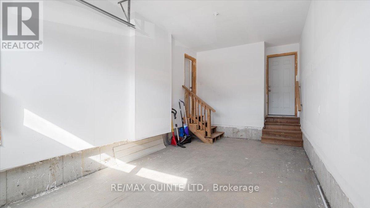 53 Lincoln Drive, Belleville, Ontario  K8N 0T7 - Photo 26 - X12410721